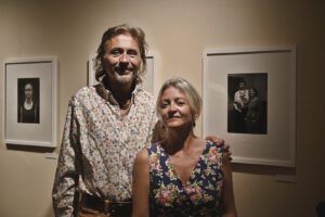 Besucher der Vernissage von Joerg Lipskoch im Literaturhaus Halle